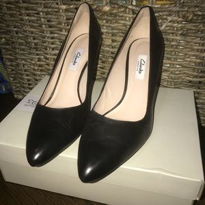 Clarks Black Pointy Toe Pump